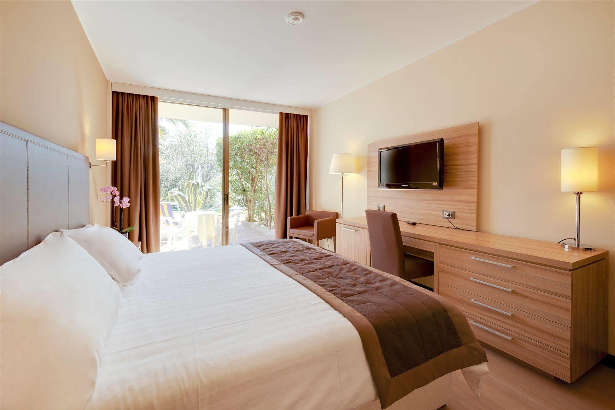 Nyala Suite Hotel San Remo Buitenkant foto