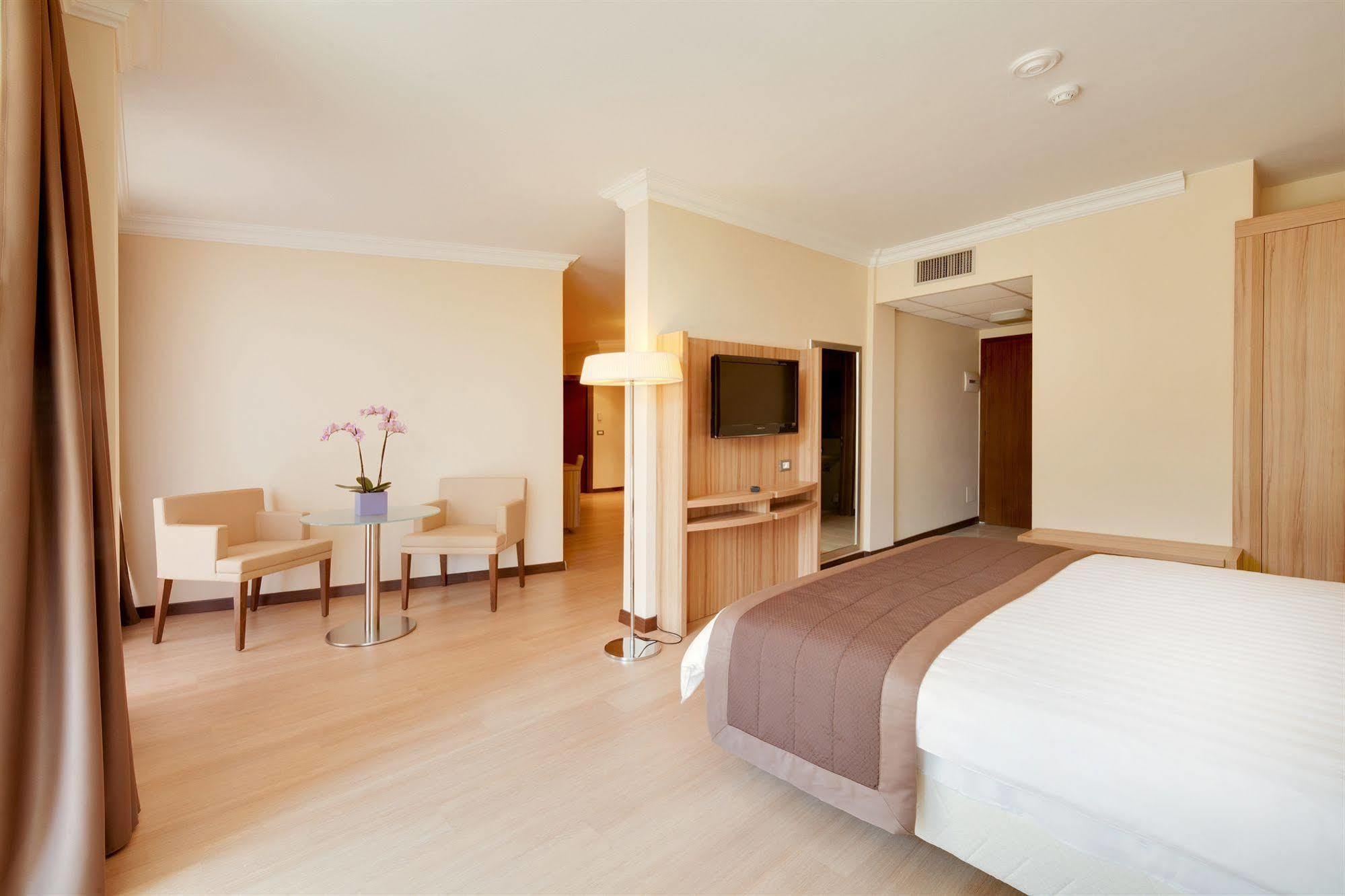 Nyala Suite Hotel San Remo Buitenkant foto